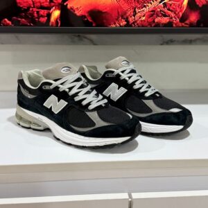 NEW BALANCE 2002R